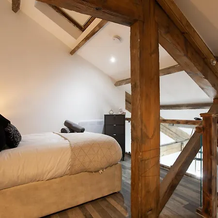 Luxury Apartment *