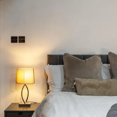 Bradford Luxury Apartment *