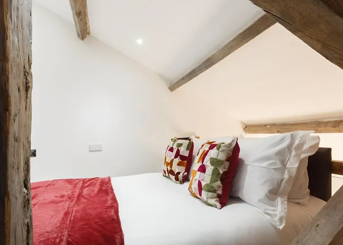 Luxury * Bradford (West Yorkshire)